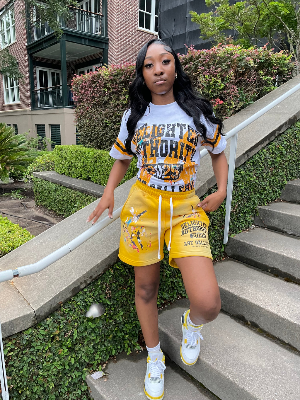 Yellow and White Art Gallery Set