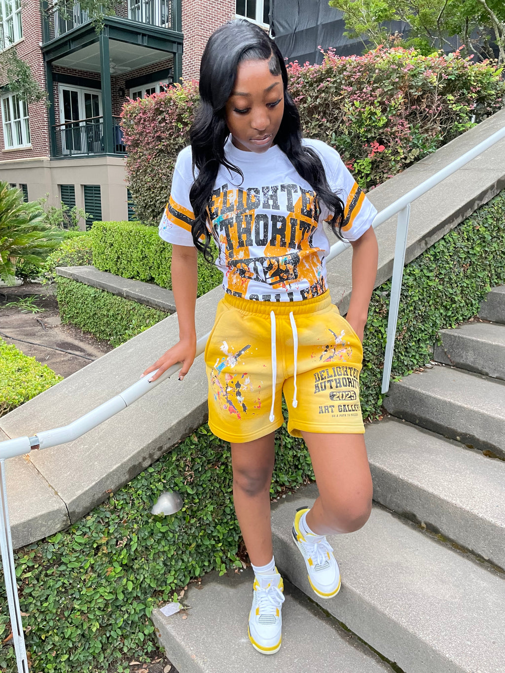 Yellow and White Art Gallery Set