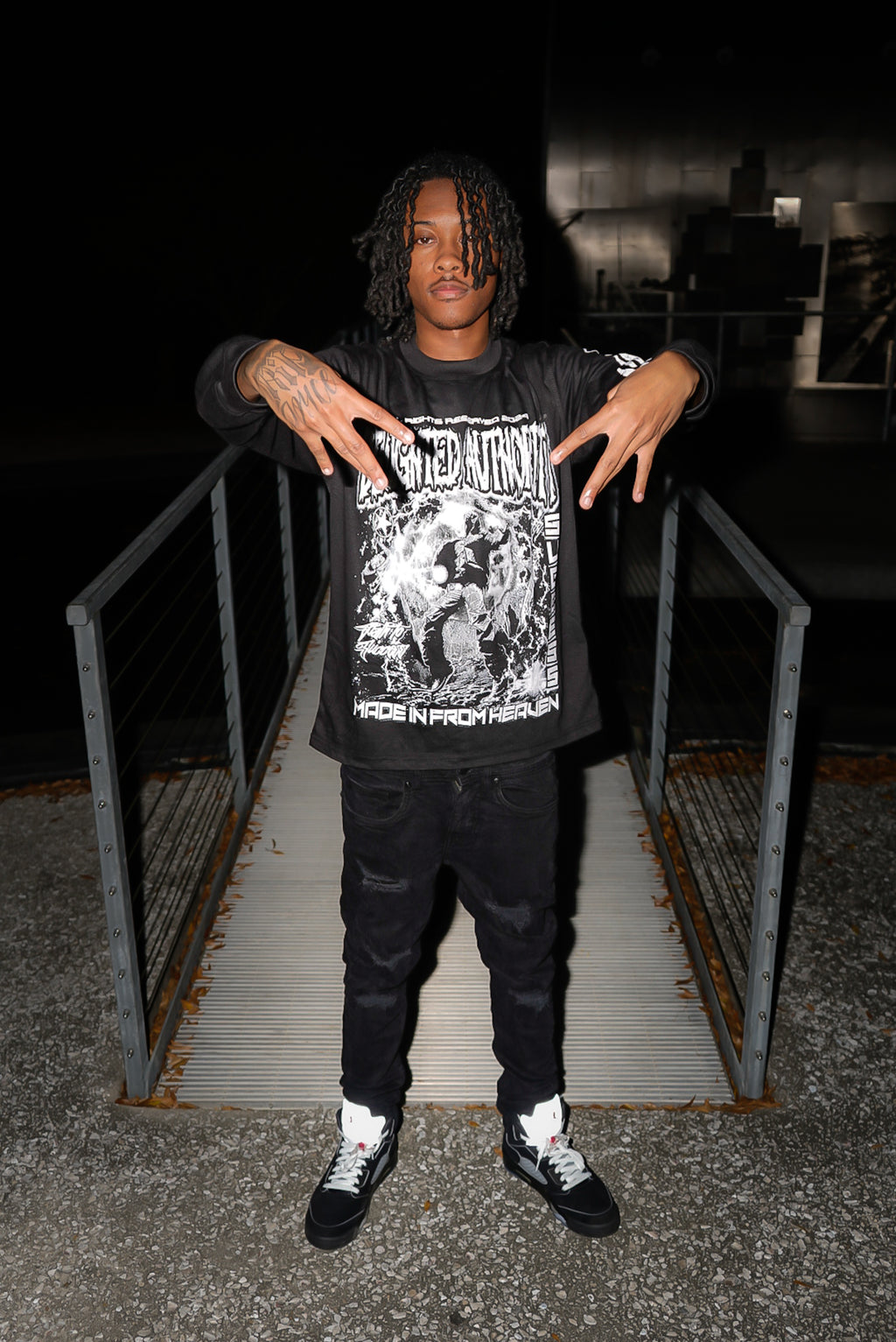 Delighted Authority Long Sleeve T-shirt BLACK AND WHITE