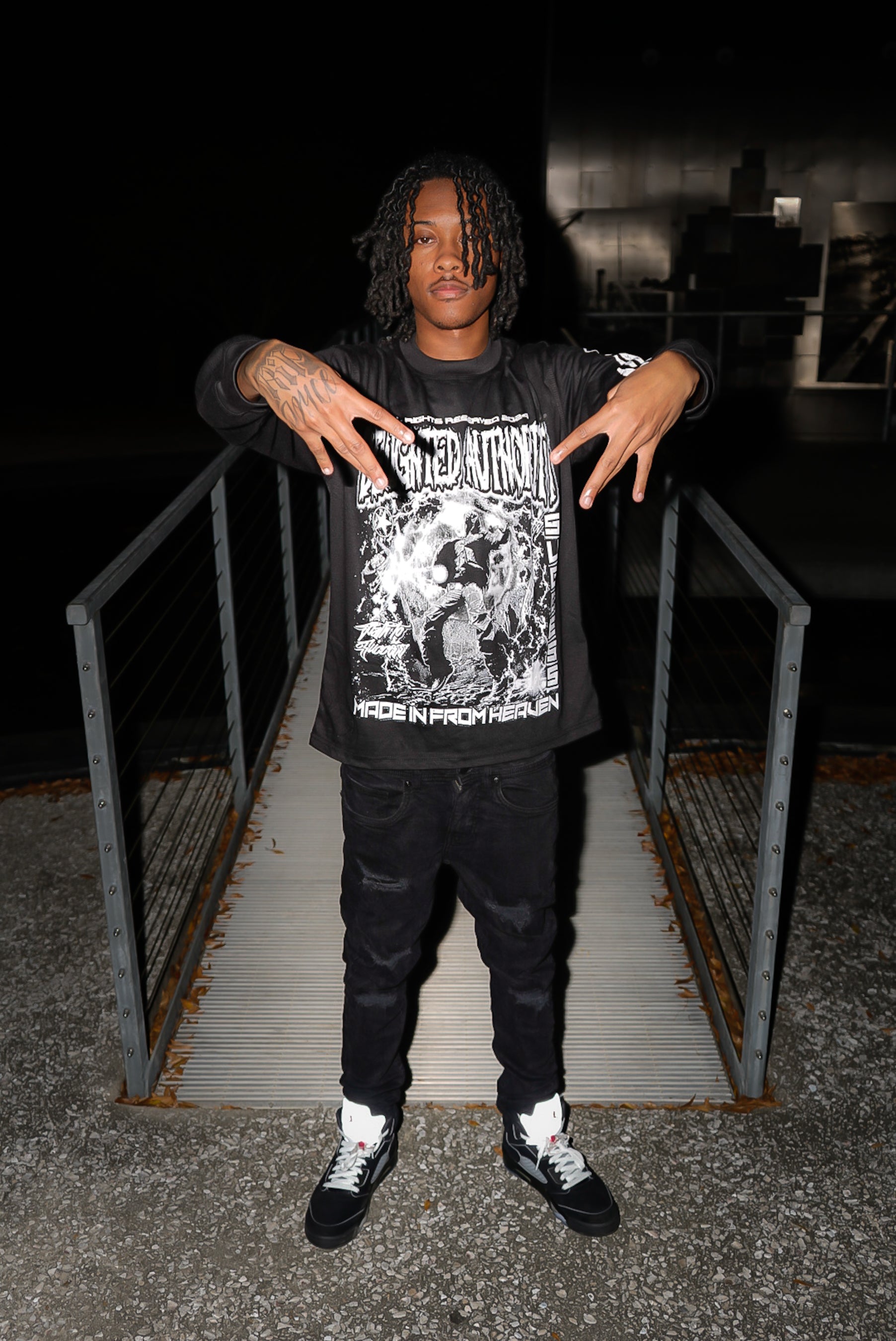 Delighted Authority Long Sleeve T-shirt BLACK AND WHITE